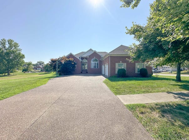 372 Persimmon Circle, Boonville, IN 47601