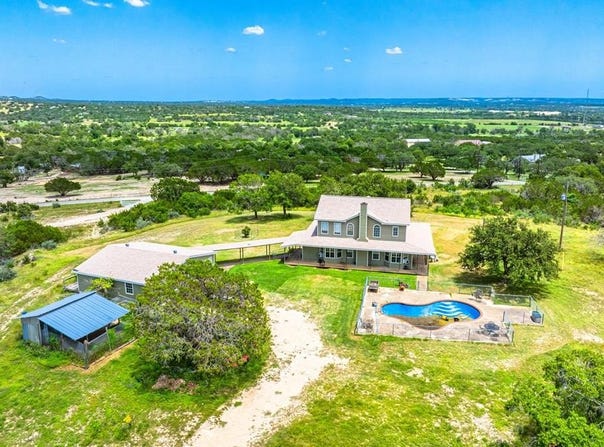 246 Willow Bend Rd, Center Point, TX 78010