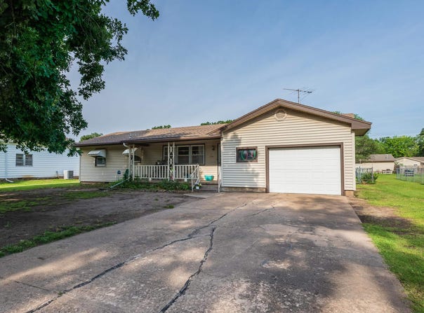 1606 N B. St, Wellington, KS 67152