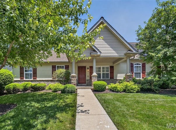 127 Scenic Pass Drive, St Peters, MO 63376