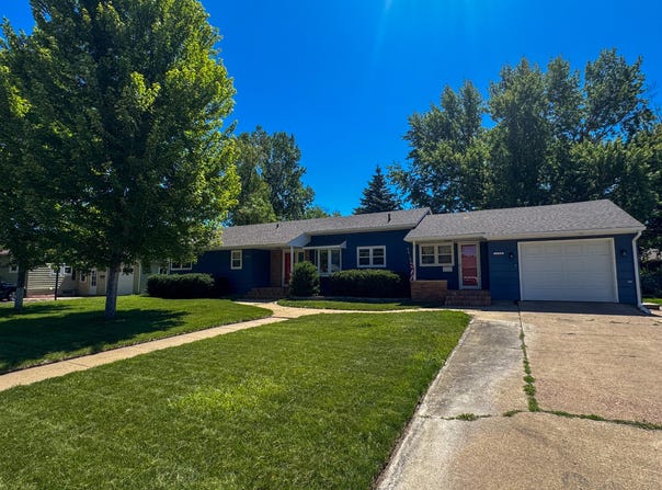 1280 McDonald Dr, Huron, SD 57350
