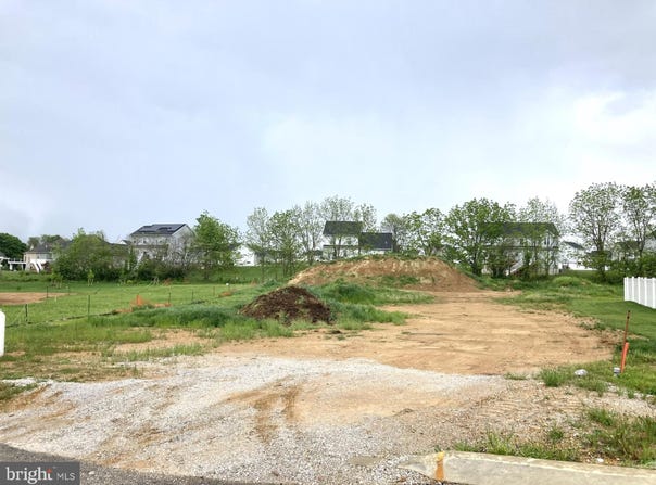 1260 MAPLE LANE, HANOVER, PA 17331