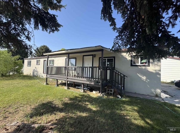 380 Orchard Dr, Gooding, ID 83330-1899