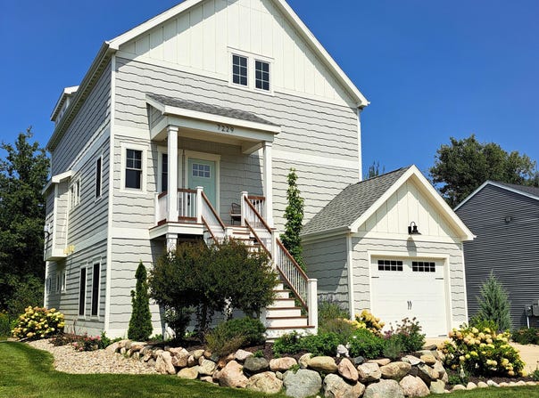 7229 Lakeview Avenue, South Haven, MI 49090