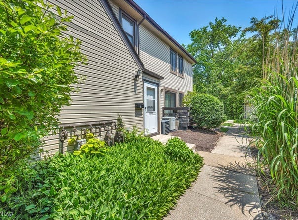 552 turney rd unit: A, Bedford, OH 44146