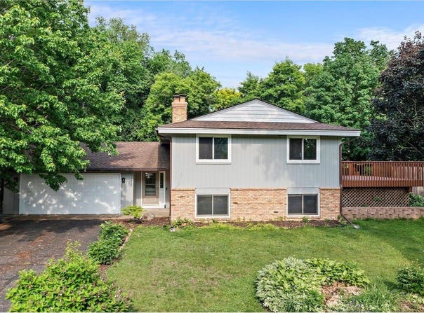 13617 Country Place, Burnsville, MN 55337