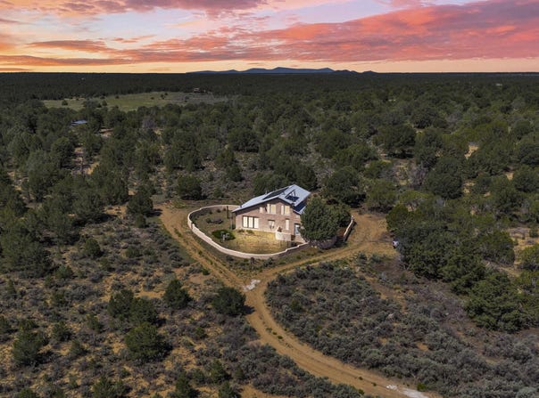 77 North Road, Carson, NM 87517-9999