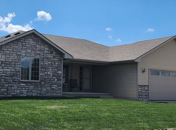 1415 Lake Shore Circle SE, Altoona, IA 50009