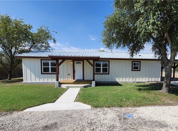 305 E Soyars Avenue, Orange Grove, TX 78372