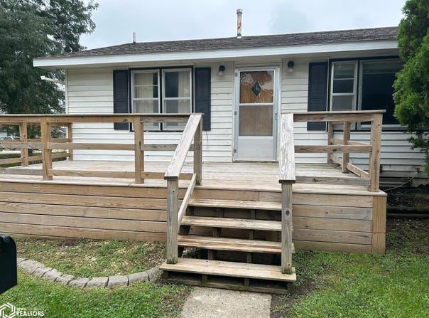 301 SE 3Rd Street, Leon, IA 50144