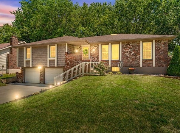 1308 SW 20TH Street, Blue Springs, MO 64015