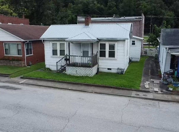 119 5th Avenue, Montgomery, WV 25136