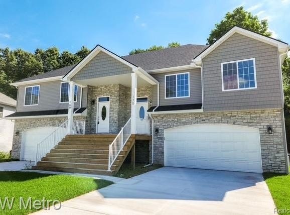 195 Whispering Pines Drive, Fenton, MI 48430