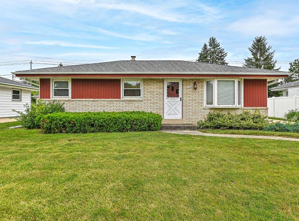 5752 S Indiana Ave, Cudahy, WI 53110