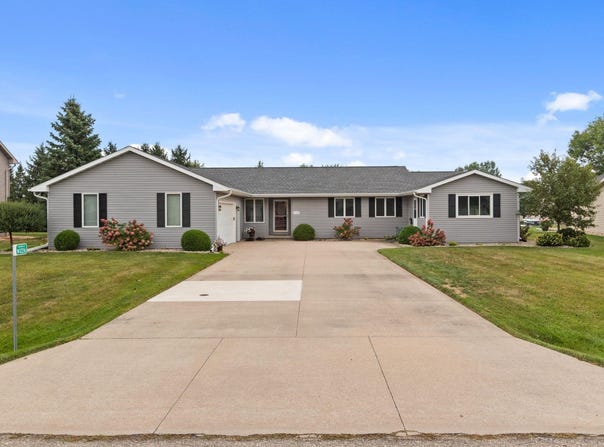 N1226 THRUSH Drive, GREENVILLE, WI 54942