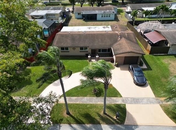 11420 NW 18th St, Pembroke Pines, FL 33026