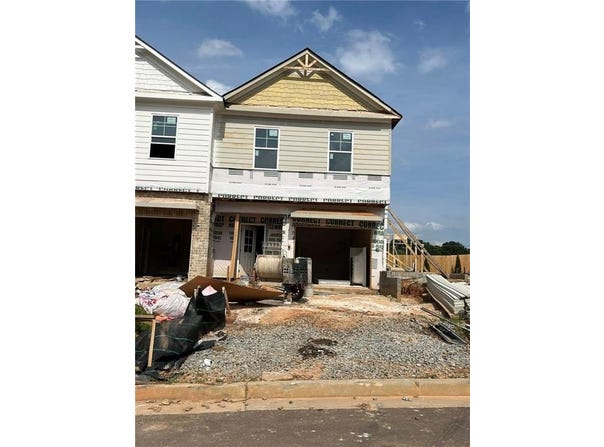49 Creekside Commons Drive, Hoschton, GA 30548