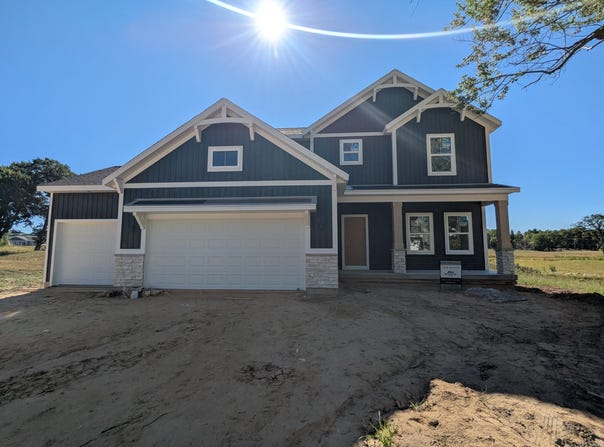 548 Lincoln Lawns Drive NW, Walker, MI 49534