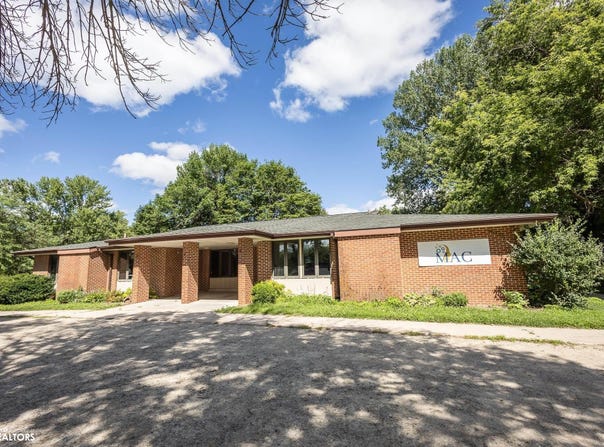 1020 Buddy Holly Place, Clear Lake, IA 50428
