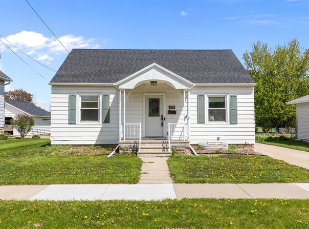 672 W 8TH Avenue, OSHKOSH, WI 54902-5857