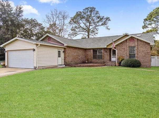 2185 Calle De Castelar, Navarre, FL 32566