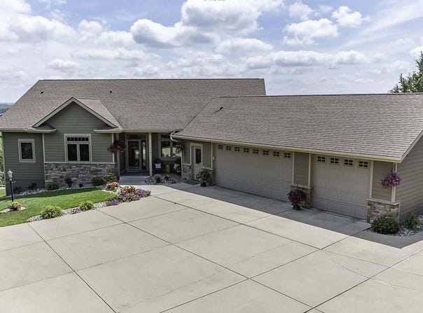 156 Quarry Pines Drive, Yankton, SD 57078