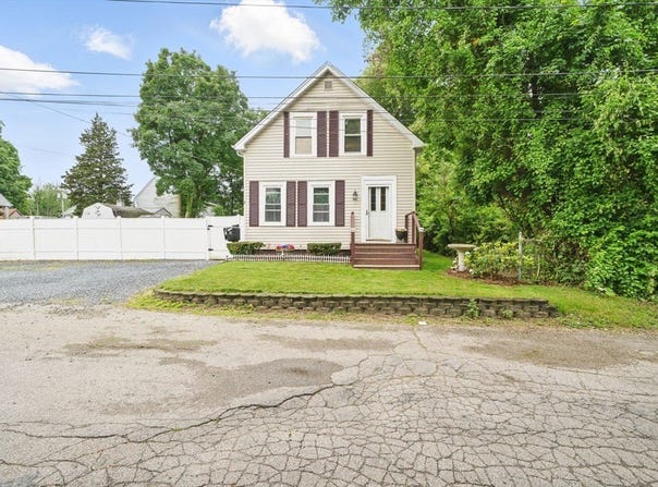 6 Hart Ave, Taunton, MA 02780