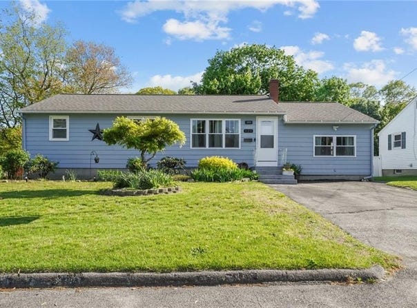 121 Ingersoll Avenue, Warwick, RI 02886
