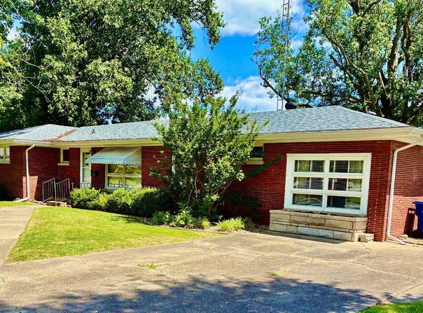 218 Montgomery Circle, Carmi, IL 62821