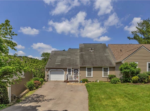 2586 Grouse Rdg, Franklin Park, PA 15090