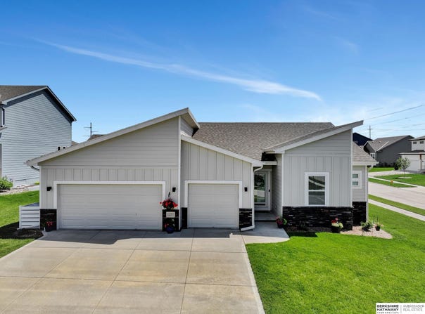 11263 Osprey Circle, Papillion, NE 68046
