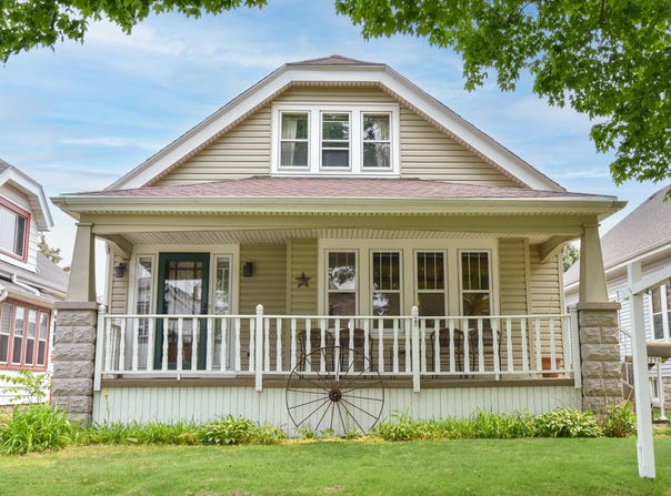 3256 S 10th St, Milwaukee, WI 53215