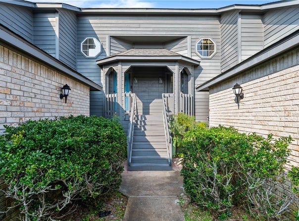 210 Oak Bay Street, Rockport, TX 78382