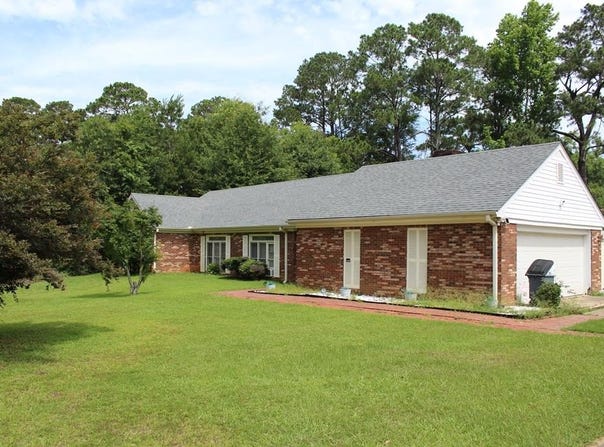 1600 Christine Dr, Mccomb, MS 39648