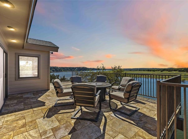 512 Harbor Dr, Spicewood, TX 78669