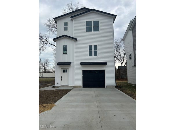 1053 Peach Boulevard, Willoughby, OH 44094