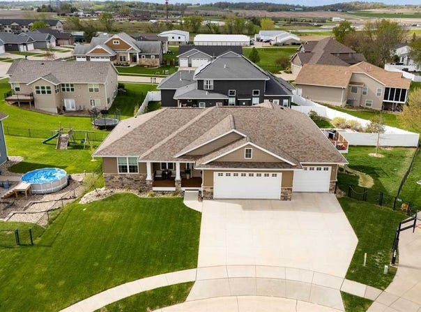 630 Lincoln Court, IA 52213