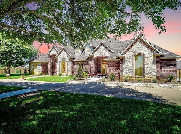 100 Palomino Court, Cresson, TX 76035