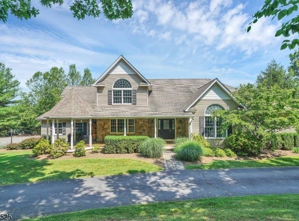 3 Shenandoah Ct, Washington Twp., NJ 07853