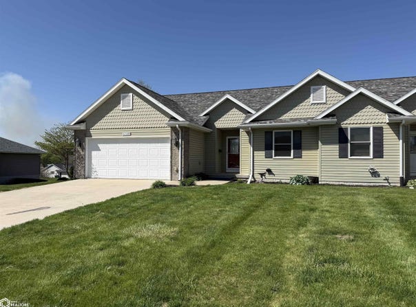 910 Bluegrass Drive Unit B, Corning, IA 50841