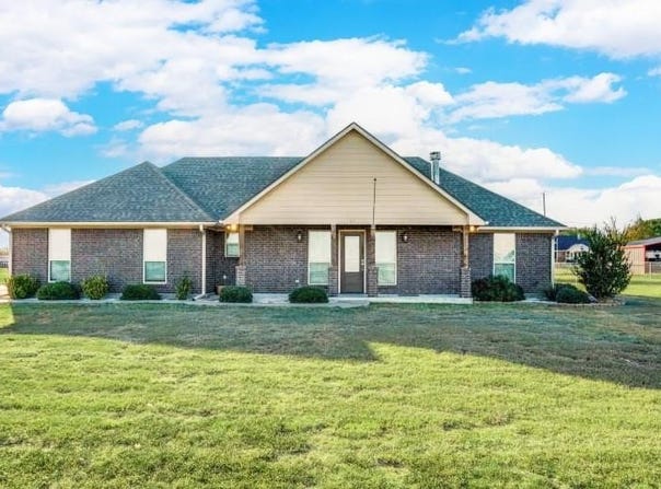 714 Mohawk Drive, Tioga, TX 76271