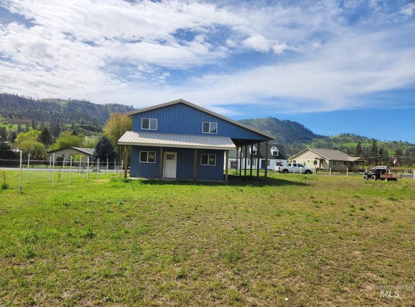 135 N Hill St, Kamiah, ID 83536