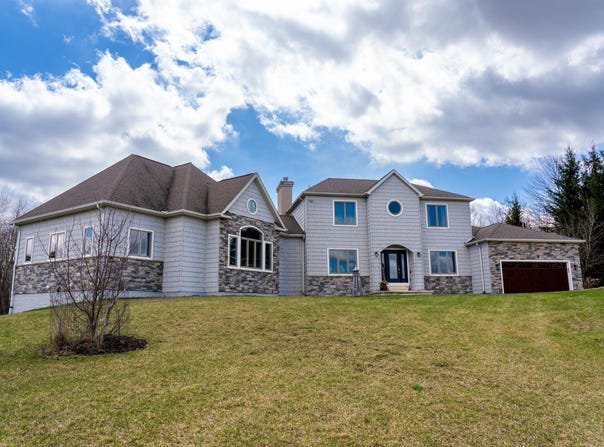 3195 S Rolland Road, Remus, MI 49340