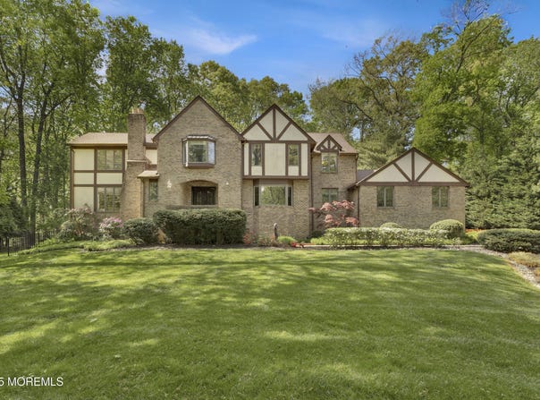 17 Ashley Drive, Holmdel, NJ 07733
