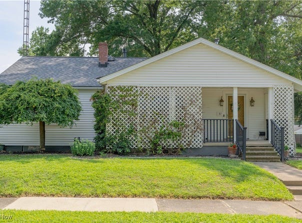 37 4th Street NE, Navarre, OH 44662