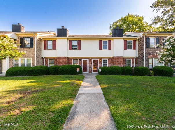 32 Scott Street, Greenville, NC 27858