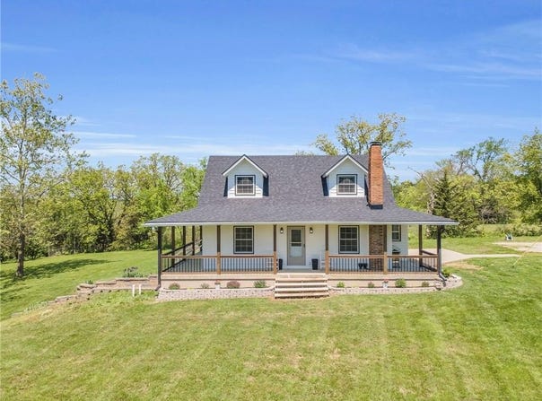 810 NW 600th Road, Centerview, MO 64019