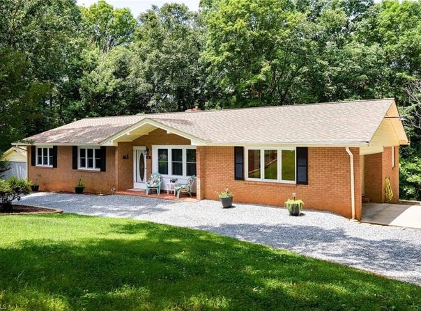 10 Echoview Circle, Lexington, NC 27292