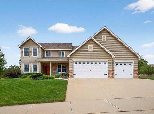 2215 Hill Place SW, Rochester, MN 55902
