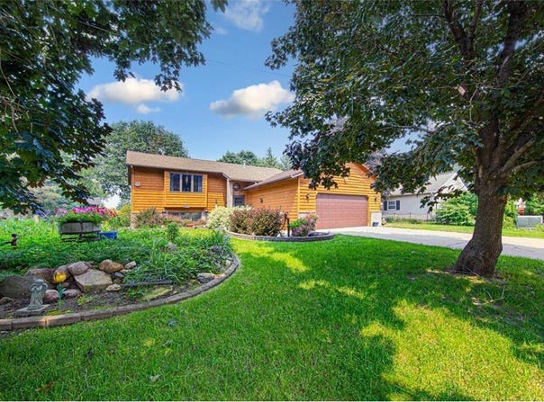 2026 Paulis Drive, Faribault, MN 55021